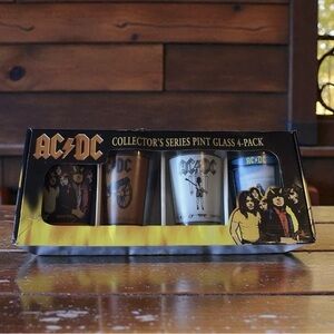 2009 HTF Collector AC/DC Pint Glass Set (4)